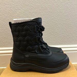 NWT UGG Black Lachlan Waterproof Short Snow Boot Women’s Size 5.5